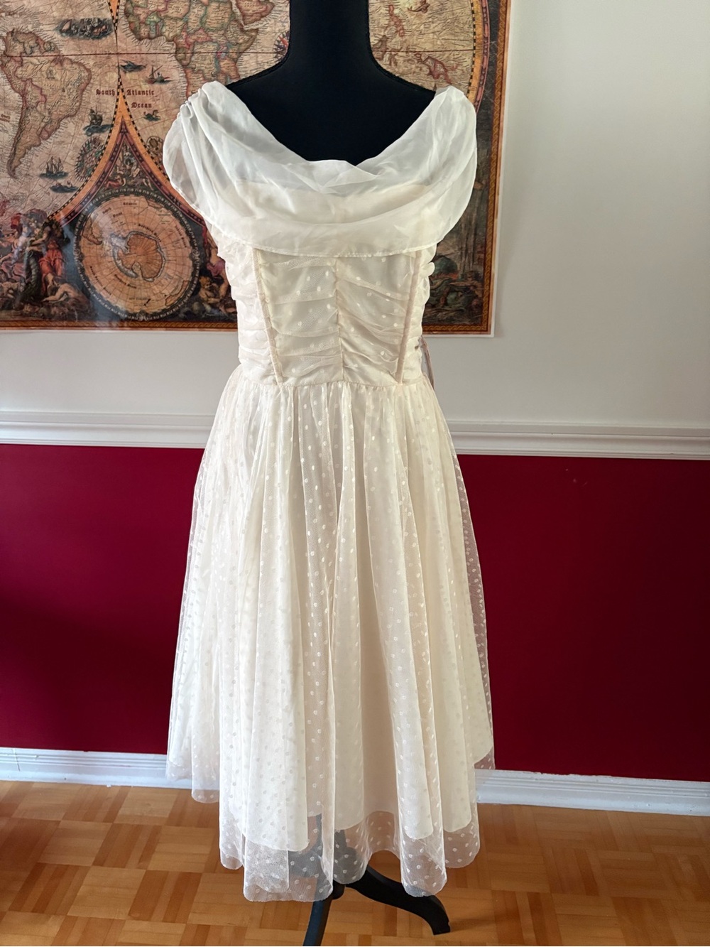 Vintage style Ivory Off-Shoulder Dot Tulle Midi Wedding Dress